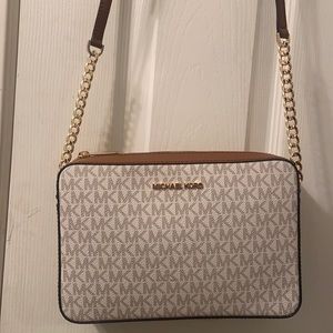 Michael Kors JetSet Crossbody
